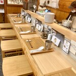 中華そば 朧月 - 店内風景（カウンター席）