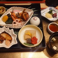 日本料理 花むさし - 八寸、焼き魚、煮物、香の物、味噌碗、しらすご飯等