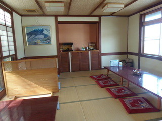 Teuchi Soba Shinano Ya Kichibee - 小上がり４卓　　宴会の場合２０名くらいまでOK