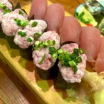 釣船茶屋 ざうお - マグロ5貫とネギトロ5貫