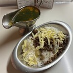 かれーの店 うどん  - オイスターオーシャン（1月限定プレミアムかれー）、ご飯大盛り、チーズ、スパイシーひき肉