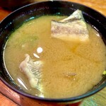釣船茶屋 ざうお 横浜綱島店 - 鯛の活け造りで残った骨を使用した鯛の味噌汁(＋200円)