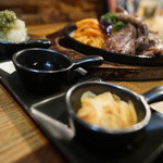 ステーキ＆ハンバーグ ひげ - 3種ソース