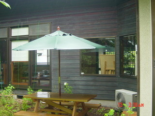 Teuchi Soba Shinano Ya Kichibee - 裏庭より小上がり席を見る