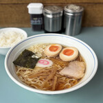 いぬい - 料理写真:中華そば（並）¥750、小ライス¥150、半熟味付け卵¥100