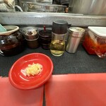 ラーメンショップ マンザイ - 卓上調味料&刻みニンニク