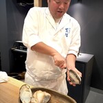 満福堂　夏輝 - 巨大な北寄貝を捌いて