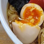 とら食堂 - 味玉も旨い