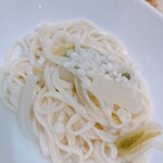 さくら亭 - おうどんにハトムギが乗っていて優しいお味