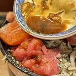 寿司芳 - ネギトロにワサビ醤油を回し掛け