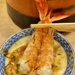 寿司芳 - 蒸しエビ