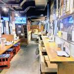 大衆酒場 藤沢ホルモン - 内観の一部（カウンタ－席）