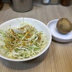 エチオピアカリーキッチン - ミニサラダとホクホクポテト