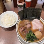 家系ラーメン大ちゃん - 違う時間にはコロチャがあった！息子のメニュー