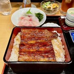まんまる - 本店1周年記念10食限定 鰻御膳 
うな重、茶碗蒸し、鯉のあらい、旬菜サラダ、吸い物、お新香、ドリンクの豪華なセット