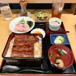 まんまる - 本店1周年記念10食限定 鰻御膳 
うな重、茶碗蒸し、鯉のあらい、旬菜サラダ、吸い物、お新香、ドリンクの豪華なセット