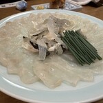 ふぐ 牧野 - てっさ　厚切りで食べ応えあります
