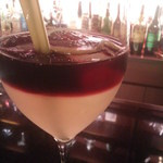 バー クラスター - 【アメリカンレモネード】 フロートは、通常ワインですが、ポートワインで作ってくれました。