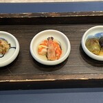 蟹王府 - ホタテと青唐辛子　海老の紹興酒漬け　ナス甘酢