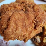 ケンタッキーフライドチキン - レッドホットチキンのリブのアップ。オリジナルとは衣も違いサクサクですね。