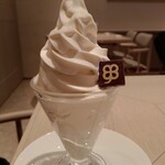 よつ葉ミルクプレイス - よつ葉の小さな白いパフェミルクプレイスVer.