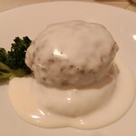 よつ葉ミルクプレイス - よつ葉のとろけるチーズソースの亜麻仁牛のハンバーグ