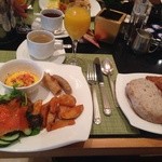 CONRAD CENTENNIAL SINGAPORE - 朝食はビュッフェスタイルで、いろいろ揃ってました