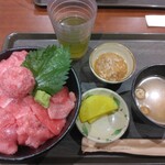 まぐろレストラン 稲沢店 - 本マグロ中トロ丼