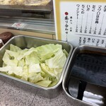 近江屋 本店 - キャベツとソース