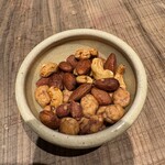 喜納屋恭兵衛商店 - 木桶醤油の乾き物500円