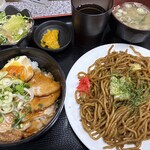 やきそば 鈴や - チャーシュー丼と焼きそばでパワーアップだ！