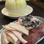 炭火焼肉 ホルモン やまと - ホルモンミックスセットと至極の甘〜い玉ねぎ