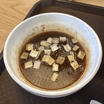 めん処 きよ洲 - 佐助豚の脂の層の下にサバ香る醤油ダレ！