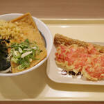 鶴丸饂飩本舗 - 料理写真:きつねうどん、わかめトッピング、ちくわ天、しょうが天