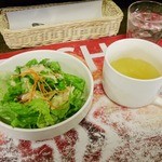 Tora Kichi - ランチに付くサラダとスープ