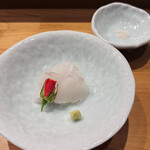 青山鮨孝 - 平目の刺身