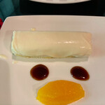 ブルーミント - 顔に見えるチーズケーキ。酸味はほとんどない。