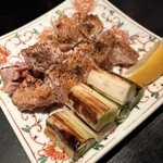 レストラン酢重正之 - 皮がパリパリの鶏もも。長ネギも美味しい！