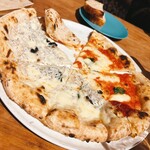 ファーマーズ ピッツェリア ドン ファーム - シラスと、燻製モッツァレラのマルゲリータのハーフ＆ハーフ