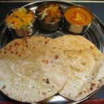 チャミヤラキッチン - とあるひのＢセット880円（ニガウリのサブジ＋野菜のカレー+サラダ+チャパティ+ライス）