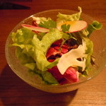 ラ・キュイジーヌ・ド　ウオタマ - ２０１４年１２月中旬のサラダ♪カリフラワーが生で食べれることに感動(≧▽≦)ひらひらカリフラワー♪オリーブオイルと塩？のドレッシングも美味しいです♪