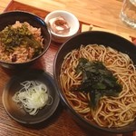 Natural Food Dining LOHAS - ヘルシーロハスセット☆
            十割わかめそば、酵素玄米高菜ご飯、ミニロースイーツのセット
            初めて食べたロースイーツも普通のスイーツと変わらない美味しさでした(๑´ڡ`๑)