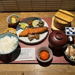 朝ノしぐれ - 右端は厚焼き卵2切れ入ってます