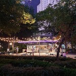 SHAKESHACK - Exterior (Wide View)