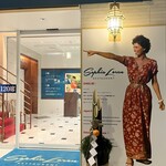 ソフィア・ローレン レストラン - 1階の路面で分かりやすい入口です♡