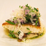 フランス料理 榛名 - ランチコース 9075円 の九州産白身魚のポワレシューフールのラメルとピュレ ブールアラブルゴーニュをアクセントに