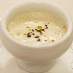 フランス料理 榛名 - ランチコース 9075円 の霜降り白菜のポタージュ 黒七味の香りで