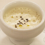 フランス料理 榛名 - ランチコース 9075円 の霜降り白菜のポタージュ 黒七味の香りで