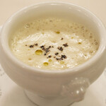 フランス料理 榛名 - ランチコース 9075円 の霜降り白菜のポタージュ 黒七味の香りで