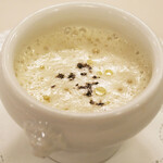 フランス料理 榛名 - ランチコース 9075円 の霜降り白菜のポタージュ 黒七味の香りで